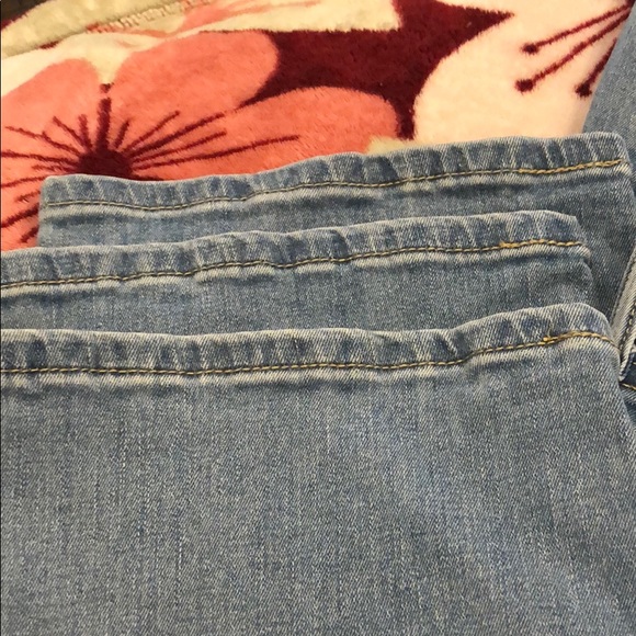 LEVI STRAUSS & CO. - Picture 4 of 9